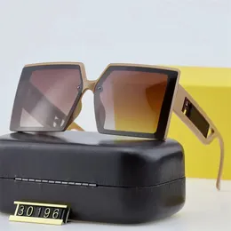 ファッションデザイナーサングラス屋外アイウェアラグジュアリークラシックメンズ女性偏光アイウェアUV400ビッグスクエアフレームサンググラス高品質のボックスケース