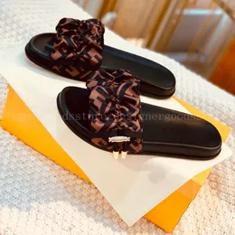 Popularne letnie sliptowe slajdy plażowe buty sandałowe kobiety przesuwane bez poślizgu satyny na zewnątrz Satinowe Kapcie Kopania Sandalias Eleganckie sandały Eleganckie sandały