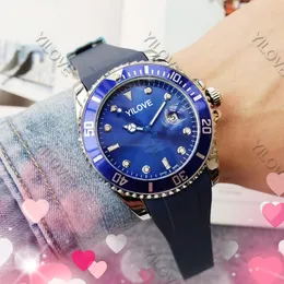 Роскошная модная передовая знаменитая мужская часы-часы из нержавеющей стали дизайнер дневной победитель часов 43-миллиметровый мужской циферблат кварцевый резиновый браслет Men Men.