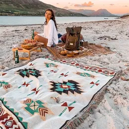 Etniczne bohemijskie koce meksykańskie Outdoor plażowy koc piknik pasiastki boho lniane koce łóżka kratą maty sofy podróżne Tassels 220527