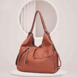 Spring and Summer New Women's Bag Rivet Used Large Capacity Mother's Bag Single Shoulder Messenger Washing Leather Bag 220616