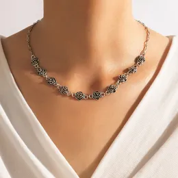 Collana girocollo in catena di clavicola a farfalla con serpente in pietra di cristallo di lusso per collare di gioielli regolabile con lettere di ciondoli da donna