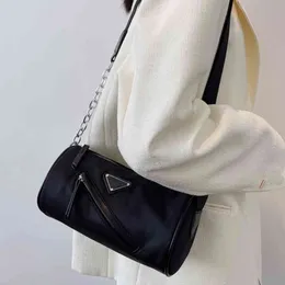 핸드백 70% 할인 2022 New Nylon Cloth Bag 여성 질감 슬링 1 어깨 비스듬한 작은 라운드 여름의 다목적 트렌디 한 시원한 지갑