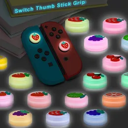 Ev Gözdeleleri 4pcs Nintendo Switch/Lite Joy-Con Yaprak Çilek Başparmak Çubuk Kavrama Joystick Kapak Kontrolör Analog Meyveler Kapak Koruyucu