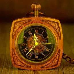 Pocket Watches Fashion Wood Mechanical Watch Square Unik design Vintage Charm Halsband Kedja Hand Vind Fob Men Womenpocket