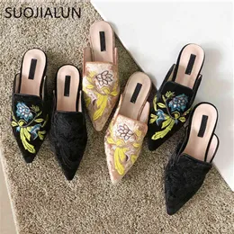 Suojialun Lente Vrouwen Slipper Borduren Bloem Sandaal Schoenen Slip on Puntschoen Muilezels Lage Hakカジュアルスライドビッグサイズ41 220509