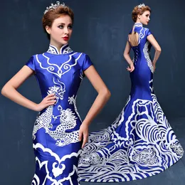민족 의류 웨딩 안주인 드레스 여성 2022 새로운 긴 우아한 모델 워크 쇼 무대 파란색 흰색 도자기 성능 cheongsam blue