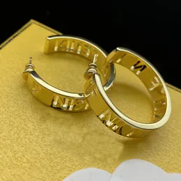 Brincos de argola de ouro com letra correta para festa feminina, amantes de casamento, presente, noivado, joias, noiva