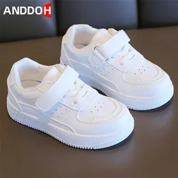 Storlek 21-30 Kids Casual White Shoes For Boys Girls Children som kör basket Sneakers Kinderen Anti-Slip Sports Shoe Schoenen 220516