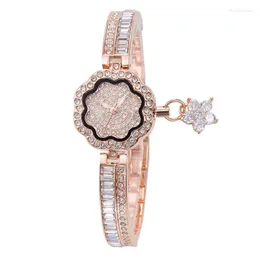 Женщины смотрят роскошные хрустальные алмазные цветочные циферблаты модные браслет -браслет Quartz Quartz Quartz Elegant Clock.