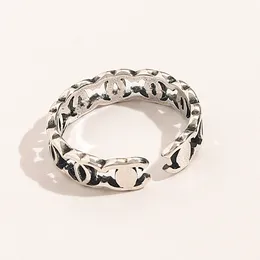 Anéis de letras clássicas de alta qualidade para homens e mulheres, designer de moda extravagante, geometria de marca, anel de prata antigo, abertura de cobre, joias ajustáveis