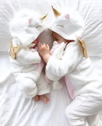 女の赤ちゃん3Dユニコーンフランネルロンパーズファッションガールズ漫画フード付き温かいジッパージャンプスーツ生まれたロンパー服220525