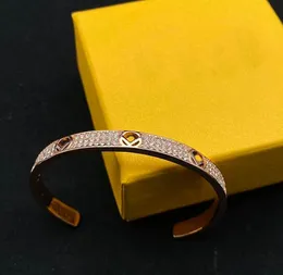 Projektantka bransoletka modowa dla mężczyzn kobiety pełne diamentowe złote litery f Bracelets Prezenty Women Luksusowe miłość bransoletki Hip-hop biżuteria linka