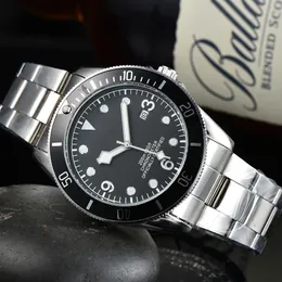 Reloj para hombre movimiento de cuarzo deporte relojes luminosos bahía negro apagado estilo de vida reloj resistente al agua caja giratoria fecha automática estilo de vida diseño a prueba de agua Montre De Luxe