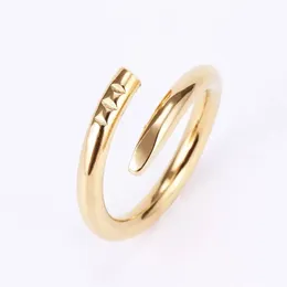 Projektant biżuterii Pierścień paznokci luksusowa marka pierścionków dla kobiet mężczyzn Tytanium stal stalowy ze złotym procesem akcesoria mody Prezent nigdy nie zanikał, a nie alergiczne kochanki pierścień