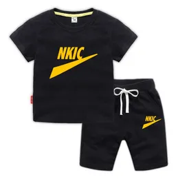 Set di vestiti per bambini T-shirt per neonato / ragazza Pantaloncini Abbigliamento estivo Cotone Cartone animato Ragazzi casual Tuta per bambini