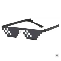 Thug Life Mosaic Glasses Solglasögon för Mens 8 -bitskodande pixel Trendy Cool Super Party Funny Vintage Shades Eyewear 220629