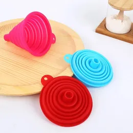 Mini imbuto pieghevole imbuti pieghevoli in silicone pieghevoli utensili da cucina portatili per l'erogazione di liquidi domestici