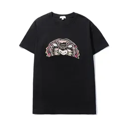Tasarımcı Yeni Erkek T Shirt Yaz Çiftleri Giyim Yüksek Kaliteli Mo Kısa Kollu Klasik Lettern Kadınlar Kısa Kollu Lüksler Saf Pamuk Dış Mekan Giysileri 29