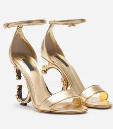 Berömda Keira Sandals Shoes for Women High Heel Polished Calfskin Baroquel Heels Party Wedding Dress Lady Pop Gold-Plated Carbon Sandalias Mujer