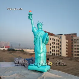 カスタマイズされたインフレータブル像のリバティパレードバルーン5m空気屋外公園の装飾のためにトーチで女神を爆破する