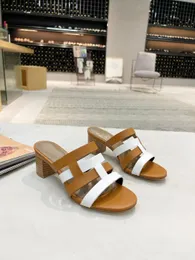 2022 Amica sandały kapcie damskie letnie sandały na wysokim obcasie plażowe skórzane kapcie z łańcuszkiem Lady elegancka moda hurtownia slajdy Outdoor Shoes