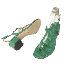 2023 Nytt Kvinnor modedesign kort klack sandaler tjejer ledig sommar utomhus mjukt läder klackar tofflor rem skor dam semester strand sandal grön svart Nej Box#GN10