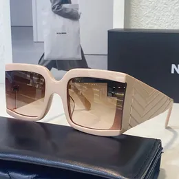 Kobiety okulary przeciwsłoneczne 4991 Duża kwadratowa ramka swobodne luksusowe damskie okulary przeciwsłoneczne Diamentowy świątynia metalowy liter
