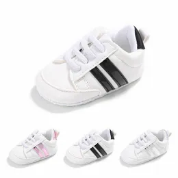 Athletic Outdoor Born Baby Sneakers Fashion Stripe Print Icke-halk Soft Sole Crib Shoes For Boy and Girl 0-18 månader Barnkläder 20
