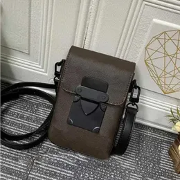 Bolsa de designer de homens pequenas bolsas de mensagens de mensagens de ombro masculino pacote de telefone celular de alta qualidade esportes esportes mulheres bolsa de postman m81522