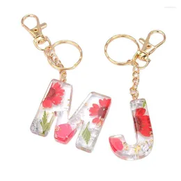 Keychains Fashion Dried Flower Epoxy Crystal Letter Keychain Women Cute Car Key Chain Ring Bag Backpack Pendant Alphabet Keyring Jewelry Mir