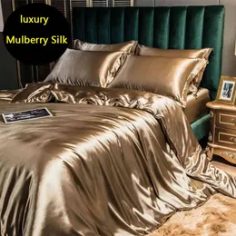 Mulberry Silk Luxury Bedding Set med monterat ark 100% Satin Housse de Couette Soft Slooth Solid Color Quilts Cover