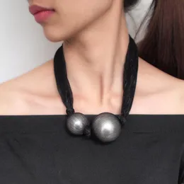 Große simulierte Perlenketten für Frauen dicke Halskette Halskette Big Ball Anhänger Statement Halskette Frauen Schmuck240z