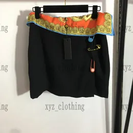 럭셔리 스커트 새로 여성 3 피스 드레스 디자이너 민소매 조끼 큰 메두사 핀 인쇄 안감 xyz2023을 가진 높은 허리 치마