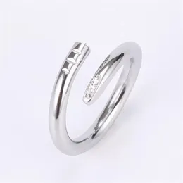 2022 Banda de ouro anel de anel e anel feminino anel personalizado feito de jóias de luxo de luxo amantes de aço inoxidável amizade elegância amor prata rosa anéis de unhas de diamante