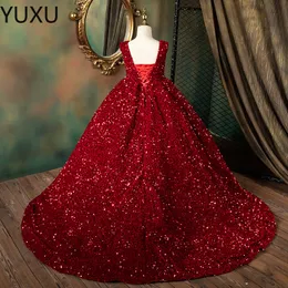 2022 Röd sequined Flower Girl Dresses Luxury Illusion Long Sweep Train Toddler Girls Pageant Dress Kids Födelsedagsklänningar för fotografering Hög Låg