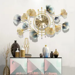 Metal Ginkgo Leaf Wall Clock Large Gold Home Wall Decoration Creative Fashion Light Luxury Living Room Digital Pointer Ornaments 220801