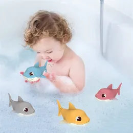 유아 목욕 장난감 귀여운 만화 수영 상어 시계 작업 흔들림 꼬리 회전 장치 해변 아기 욕조 욕조 장난감 220531