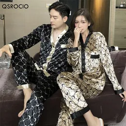 QSROCIO Высококачественная женская пижама набор бархатной писательной одежды луна Принт повседневная домашняя одежда Мужчины ночная одежда роскошная пара пижам Femme 220511