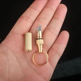 2022 Topselling Brass Capsule Mini Knife Multifunktionella EDC Verktyg Bärbar nyckelkedja Inredning Utomhus Survival Open Cans Peel Fruits Presenter