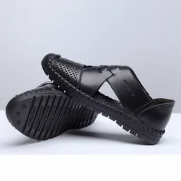 Andningsbara sommar män ihåliga hål Antiskid sandaler andas split sandläder trend ankel wrap mens casual loafer sko grossist skor f25m #