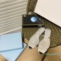 Sandálias femininas de grife couro prata com estampa de letras Plexiglas slides de salto alto couro escovado chinelos pretos planos 2022