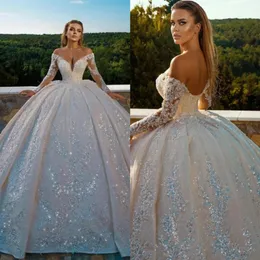 Glitter Dubai Arabia Ball Gown Bröllopsklänningar Långa ärmar Pärlor Lace Appliced ​​Plus Size Custom Made Bridal Clows Crystal Robe de