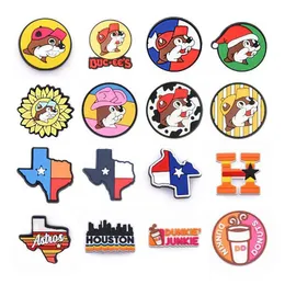 Ny anpassad Bucees Croc Charm Träskor Sandal Dekoration Whataburger Ryggsäck Texas Houston Skodekoration för present