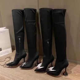 2022 Amina Muadi Stivali da donna sopra il ginocchio Stivale a punta Moda Tacchi alti Papillon Nero Desert Boots Inverno Abito da sposa Scarpe con scatola NO389