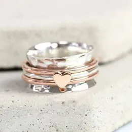 Damens ångestband Stapble Rotating Ring Peach Heart Two Tone Decompression Rings Heart Love Jewelry for Gift