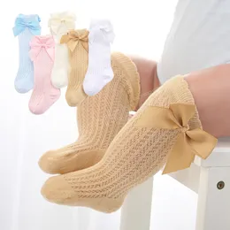 Sevimli bowknot bebek kızlar çorap düz renkli bebek uzun çorap yaz ince örgü nefes alabilen diz yüksek çorap yenidoğan