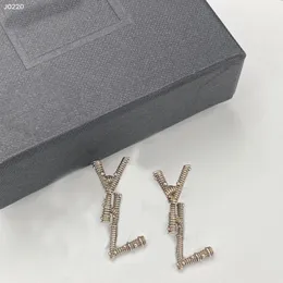 Stilista di moda Orecchini per le donne Gioielli con borchie Oro Lettera Orecchino a cerchio Matrimonio Ear Y Studs 925 Ciondoli in argento con scatola Nuovo 22062301R