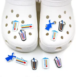 MOQ 100 stcs Dutch Coffee Patroon Croc Jibz Charm 2d zacht plastic schoen Accessoires Schoenjes Charms Decoraties Fit feestbenodigdheden tuinschoenen polsbandje