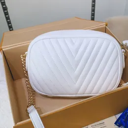 2022 Calfskin Läder Crossbody Bag Quilting Soft Camera Bag Chain Leather Strap Axel Bag Brev Liten Square Väskor Kvinnor Handväskor 01